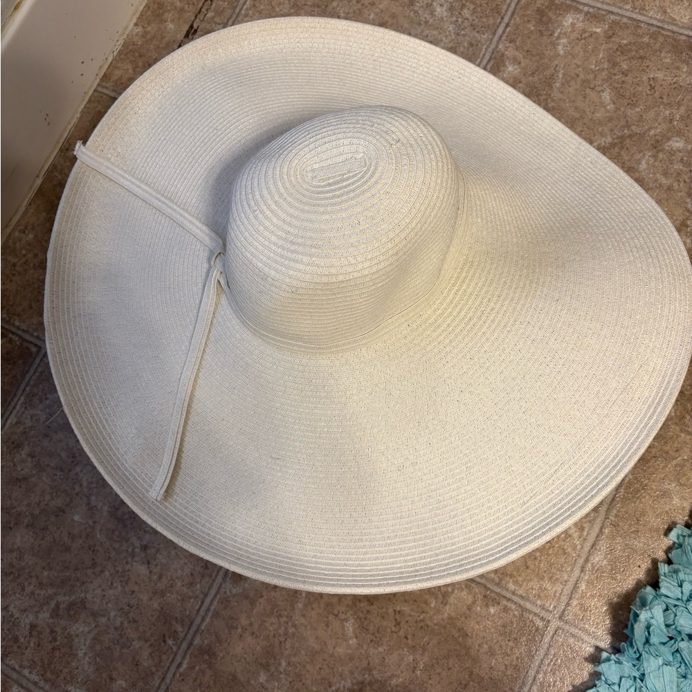 Elegant Cream Sun Hat